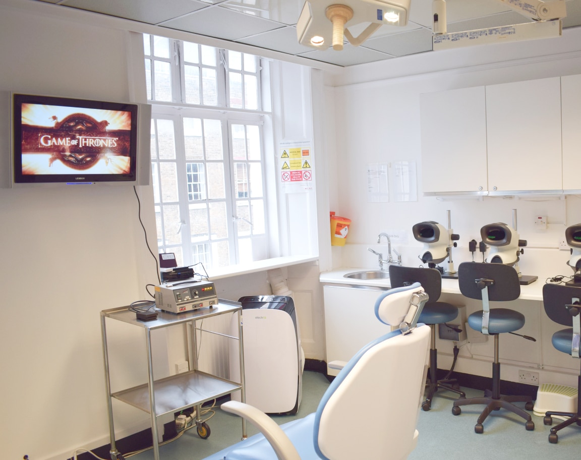 Clinical room with a display screen inside Vinci Hair Clinic