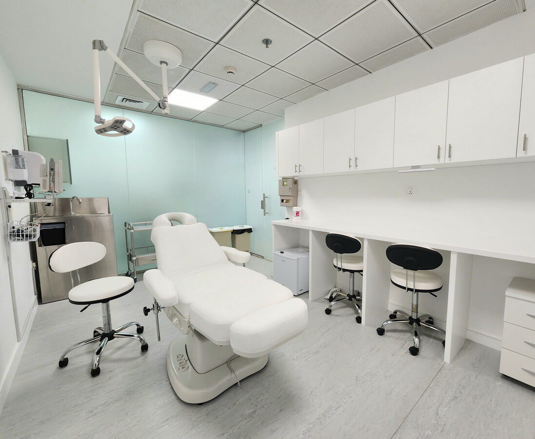 State of the art operating room at Vinci Hair Clinic Dubai.